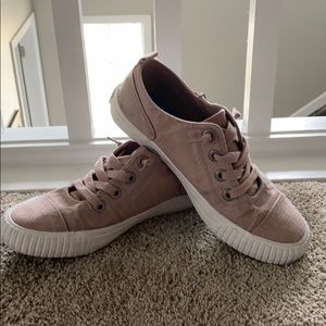 Women’s rose gold slide on shoes